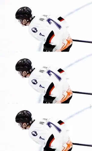 肖战官宣新节目,为助力冬奥练习打冰球,穿专业运动服太帅了