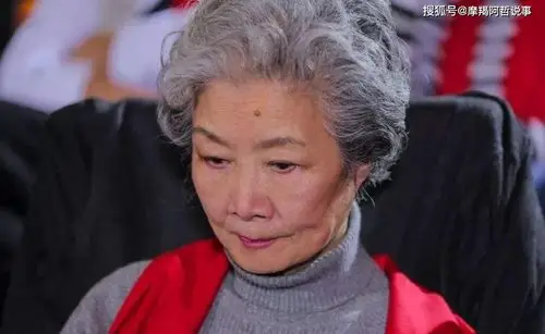 夫妻俩都是出了名的老戏骨今女儿成国人的骄傲儿子成知名导演