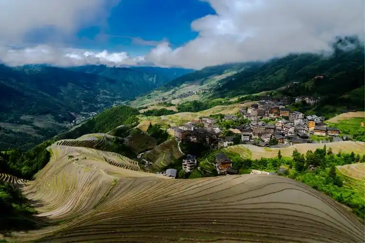 壮美的龙脊梯田