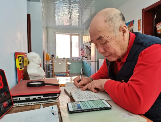 上网学习党史,记笔记,还用自己的方式创作了庆祝建党100周年的简笔画