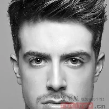 男生三七分复古发型