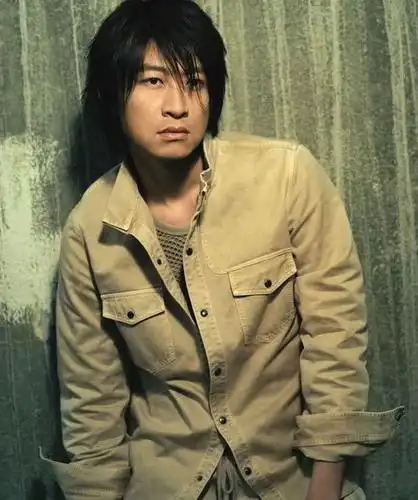 游鸿明尽显搞怪本性酷相出场粉丝连连尖叫图