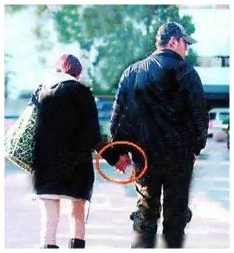 黄维德谈泪洒牵手门后,身败名裂悲剧揭露_伊能静_行为_社会