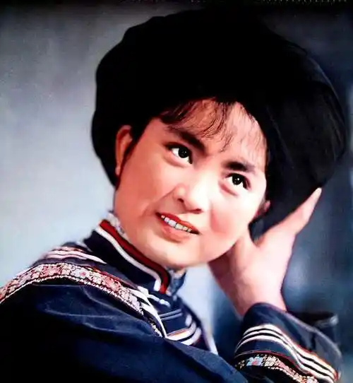 原创女星张金玲20张美照欣赏一张银盆脸天生富贵相谁说放现在红不了