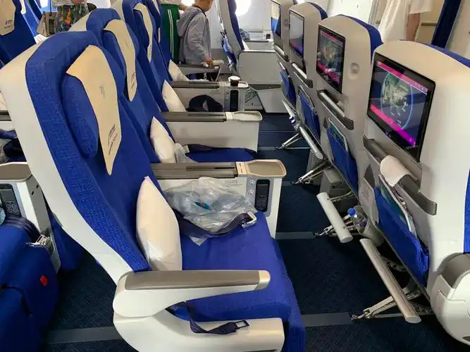 明珠经济舱可伸1米大长腿 娱乐系统与你的耳机互联