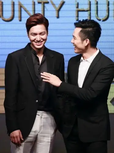 李敏镐钟汉良出演《赏金猎人》 卖萌不断引粉丝尖叫【组图】 (11)