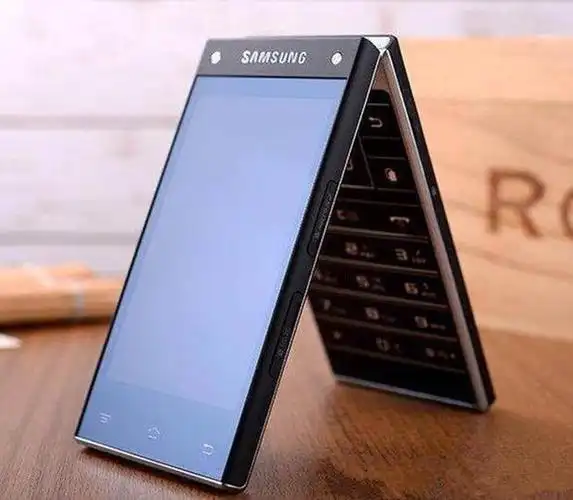 三星全新翻盖手机曝光:支持无线充电