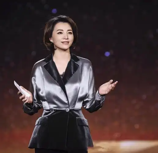 董卿和刘涛同现央视主持,同是素颜才知差距有多大