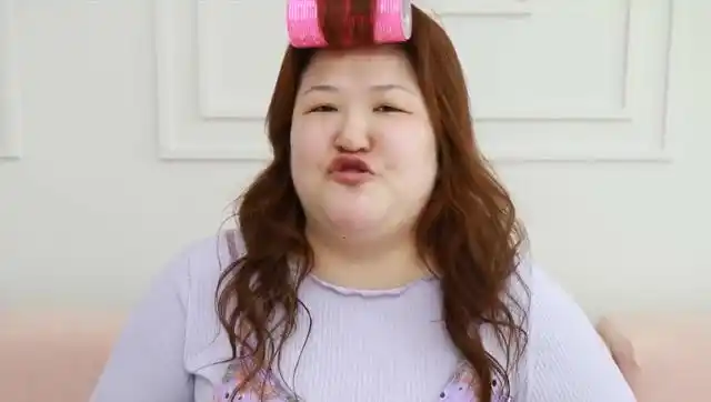 韩国丑女整容都救不了她,学化妆后,一秒变可爱美少女