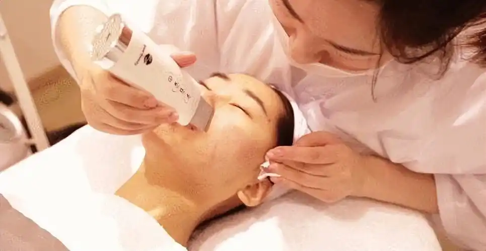 为什么这么多人疯狂的跑美容院做"毛孔清洁",真的能去黑头吗?