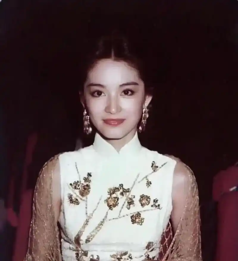 "  邵乔茵闻言,顿时泪流满面,她拼命地求饶,可还是没有任何效果,后来