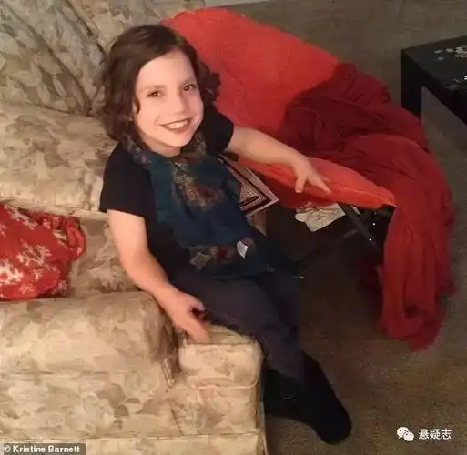 在法医学上,我们一般会根据牙齿的磨损程度来推断人的年龄,目前有两种