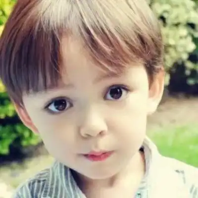 可爱搞怪萌娃头像微信帅气小男孩 别追公交了追我吧,男生头像图片