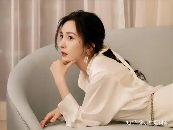 16娱乐资讯:赵丽颖,易烊千玺,杨幂,任嘉伦,周杰伦,张晚意,周雨彤,陈晓