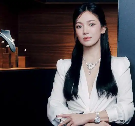 网易首页>网易号>正文申请入驻>这是宋慧乔与该品牌的合作物料照片.