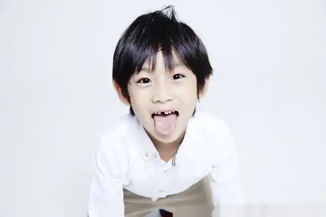 长大后的kimi作为家中长子,也有了大哥哥的模样.