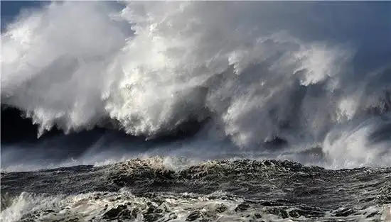 鹏鸣手机摄影展(愤怒的天空)