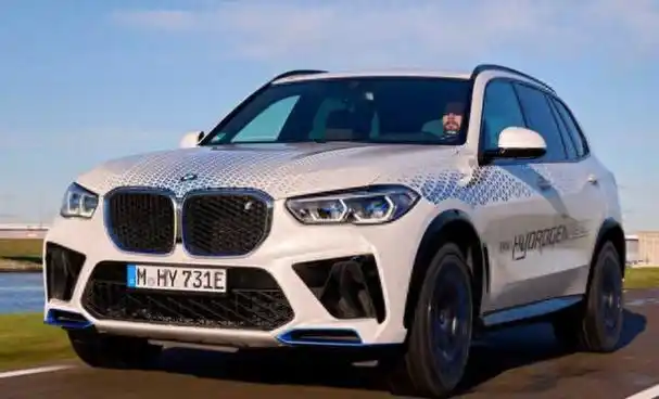 2025年发布!下一代宝马x5曝光,封闭双肾 假四排气,好看吗