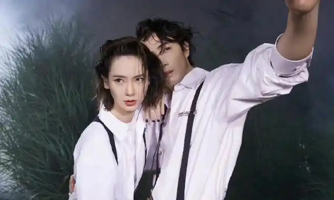 戚薇王者直播狂cue李承铉