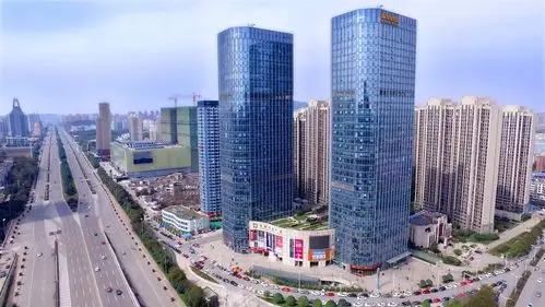 作为荣获"2017-2018年度长沙重点文创楼宇"荣誉的绿地中央广场,由世界