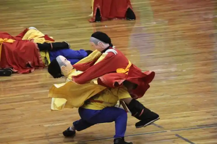 满族二贵摔跤_燕赵文化