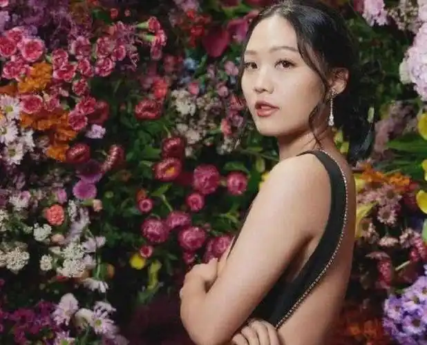 这张港圈名媛大合照,证明了明星在真豪门前面,到底有多"卑微"