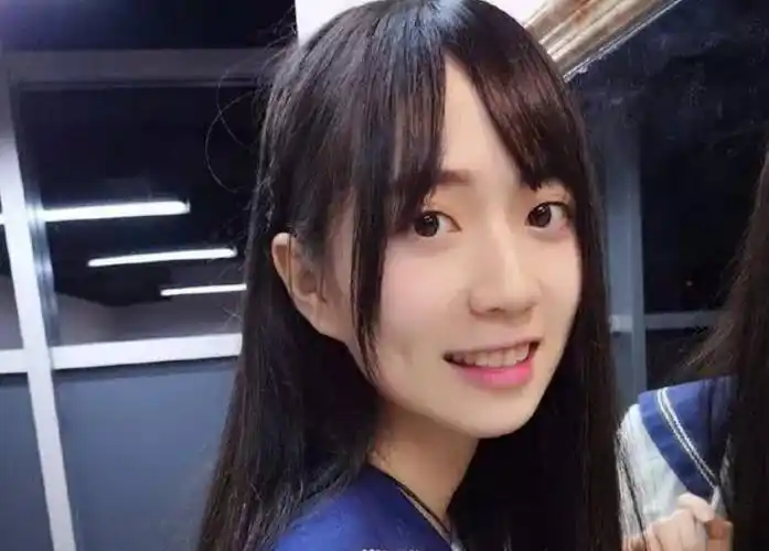 05后初中生心中"校花"什么样?一个比一个甜美可爱,颜值很高