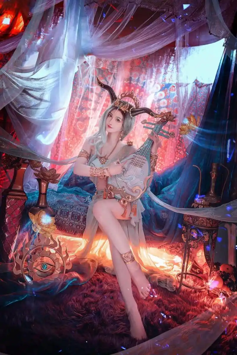 第五人格 祭司 "琴音袅袅,弄影相随,惊鸿折镜已显现神圣的光辉.