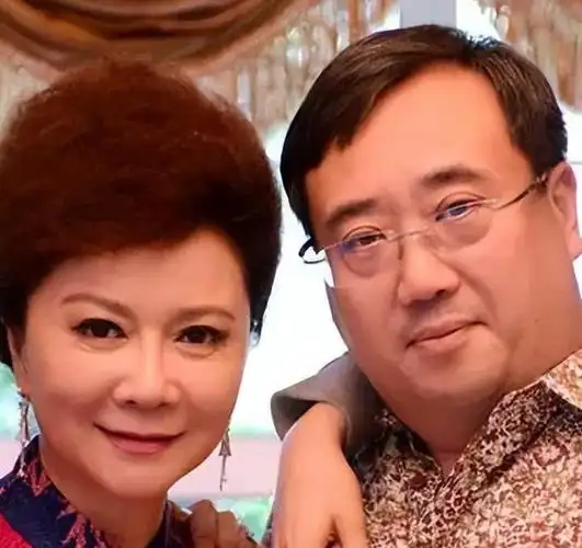 蔡明藏了37年的少年终于凭借自己的才华站在了人前