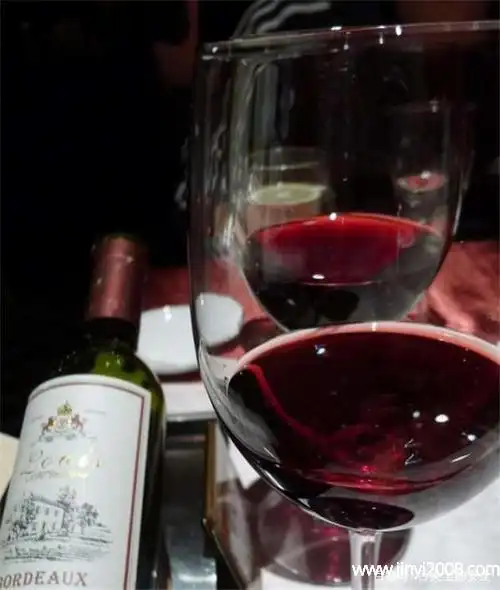 红酒放了30年还能喝吗喝红酒不能吃什么