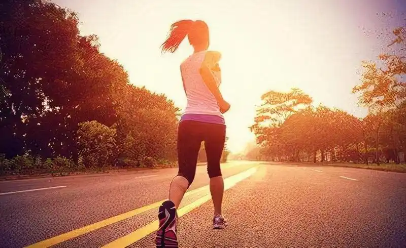 女性跑步的好处功效与作用女生坚持跑步