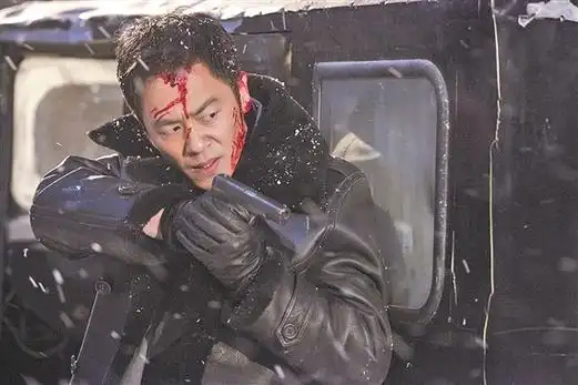 朱亚文饰演四人行动组中的楚良