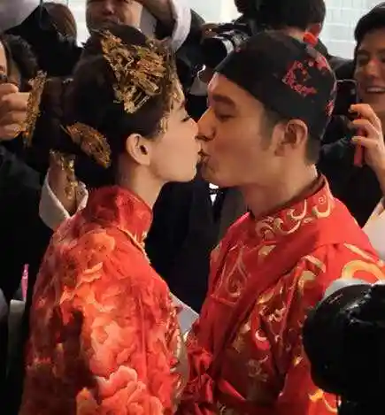 【图】baby黄晓明接吻照曝光 baby疑插足李菲儿上位