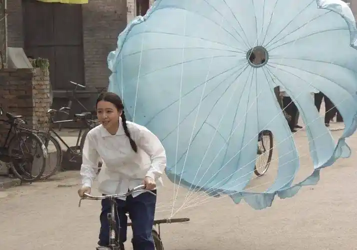 44岁张静初"被联合封杀"十几年,住豪宅,当富婆:封杀我?