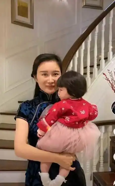 恭喜72岁张纪中又要当爹了42岁娇妻杜星霖宣布怀上龙宝宝