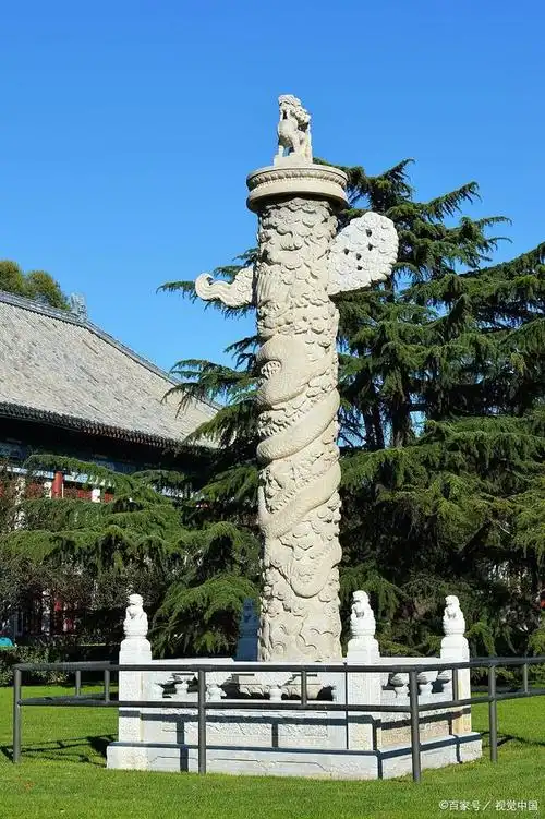 在我国的传统古建筑装饰上起着承上启下的一个至关重要的作用