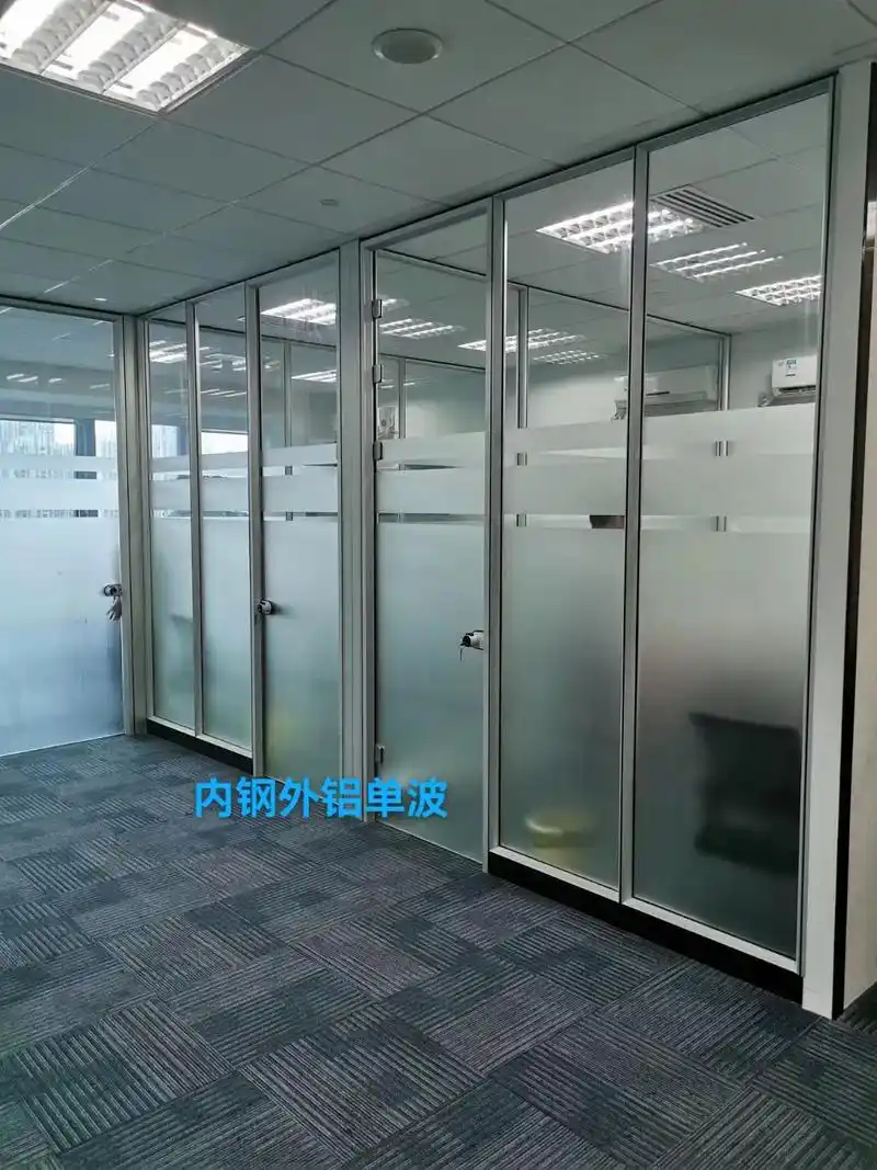 单层玻璃隔断带磨砂条纹效果图!#玻璃隔断 #办公室装修 #网 - 抖音