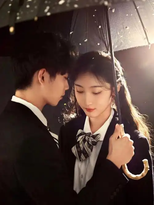 2021年的甜蜜暴击氛围感满满的情侣写真