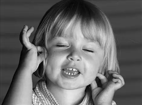 黑白,肖像,小女孩,掐,脸颊,闭眼