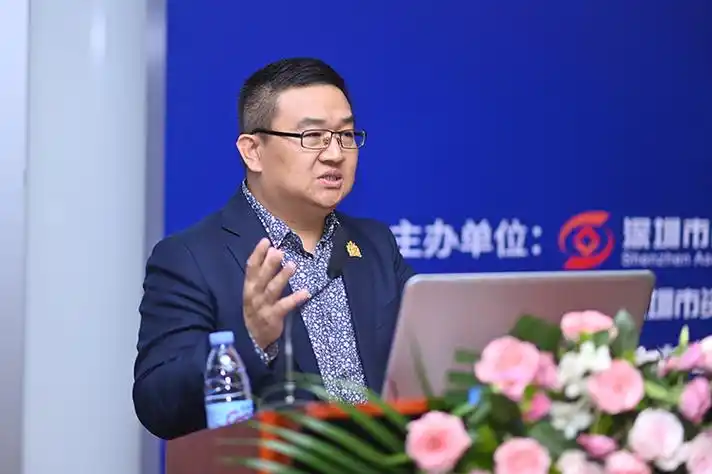 龙源精造董事长晏绪飞受邀出席全球大湾区金融家大讲堂