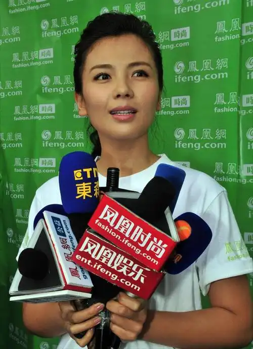 为上位不择手段,她的一个朋友曾无意中挡了刘涛的镜头,结果被刘涛私下