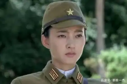 军装,舞装,婚装:《枪花》中的王丽坤