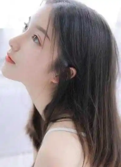 2022气质直发发型无需打理的长直发发型