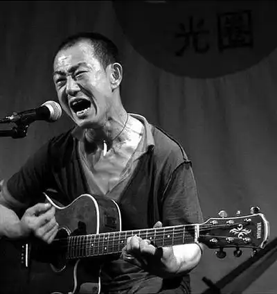 赵牧阳曾经与窦唯的做梦乐队录制发行了《黑梦》专辑,并组建中国第