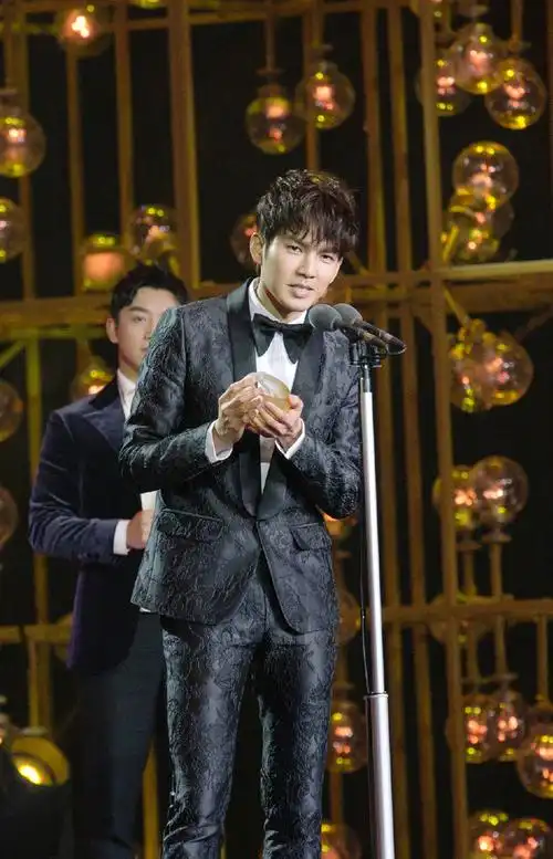 简介:钟汉良图片 钟汉良电视剧品质盛典图片,分享一组钟汉良图片给