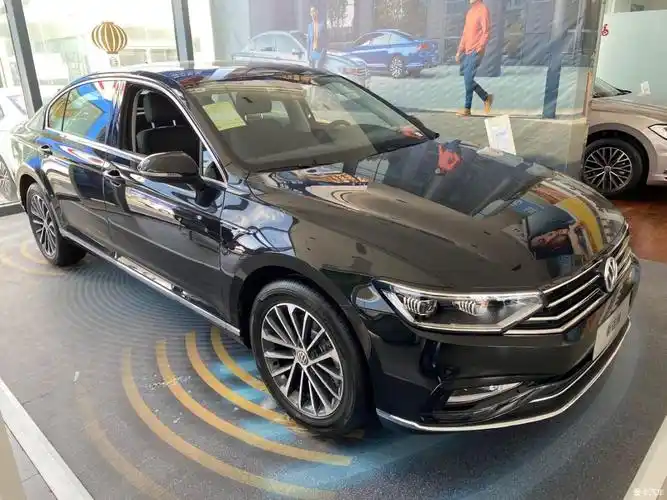 全新大众迈腾外观霸气侧漏性能超强劲