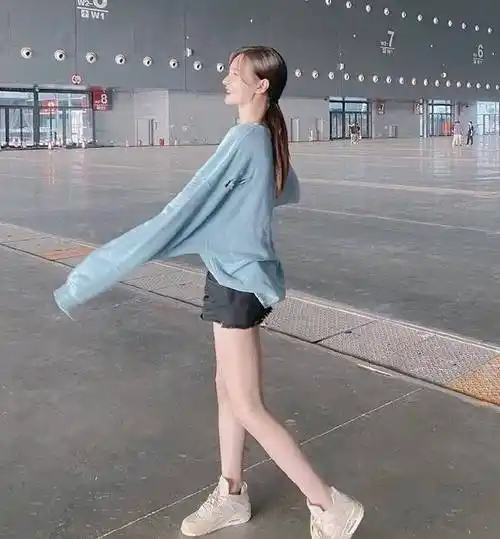 但是,现在再看沈梦辰的身材,感觉已经不到90斤了,尤其是沈梦辰的腿,细