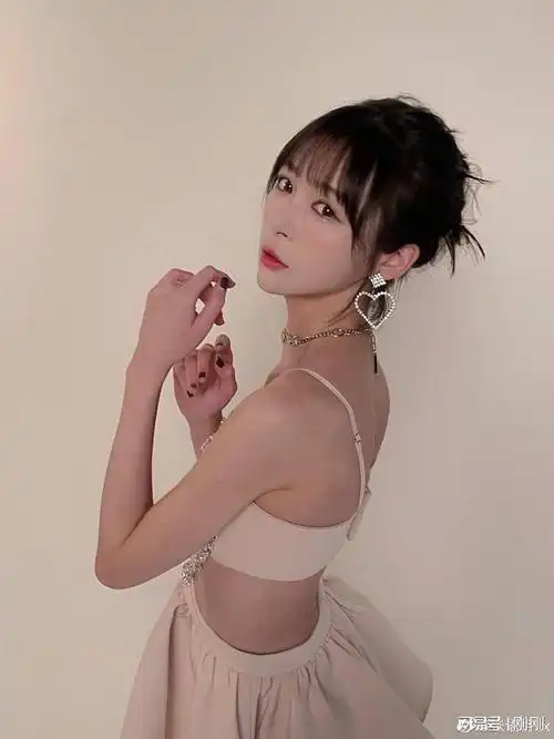 张语格把心形穿在身上,凸显出苗条的身材简直绝了!