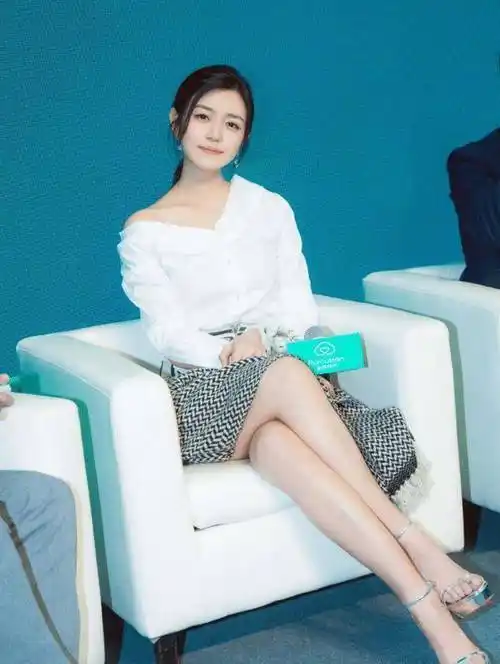 还是陈妍希厉害!37岁把33岁老公熬成"哥哥",快放过00后吧