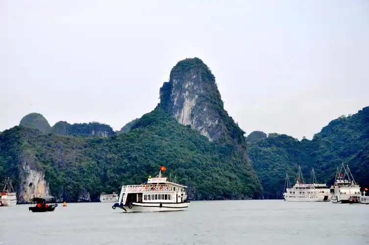 越南广宁省海上桂林下龙湾景色.2018.4.19